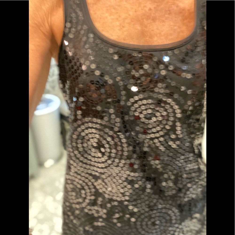 Stunning WHBM black swirl design sequin tank top